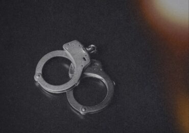 الإمارات تُسلّم شخصين من كوريا يُشتبه في تورطهما في المقامرة غير القانونية بعد مطاردة استمرت 10 سنوات