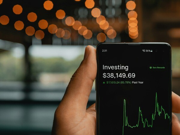 روبي هود تحقق إيرادات بقيمة 1.31 مليار دولار في الربع الثاني مع زيادة الودائع والاشتراكات